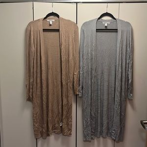 Two long ribbed cardigan in grey and nude